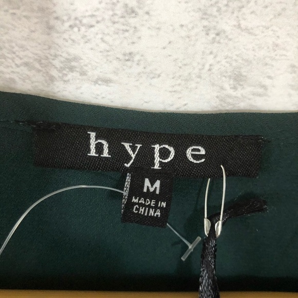 Bell sleeves Blouse Size Medium New with tags - Picture 4 of 8